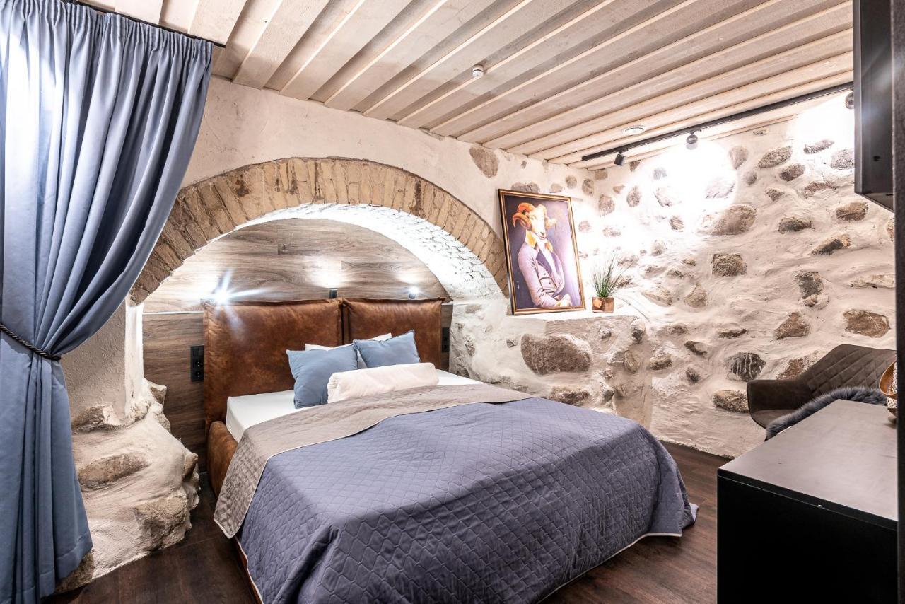 Unesco Hidden Arches - Restored 3 Bedroom In The Historic Pilies St. Wilna